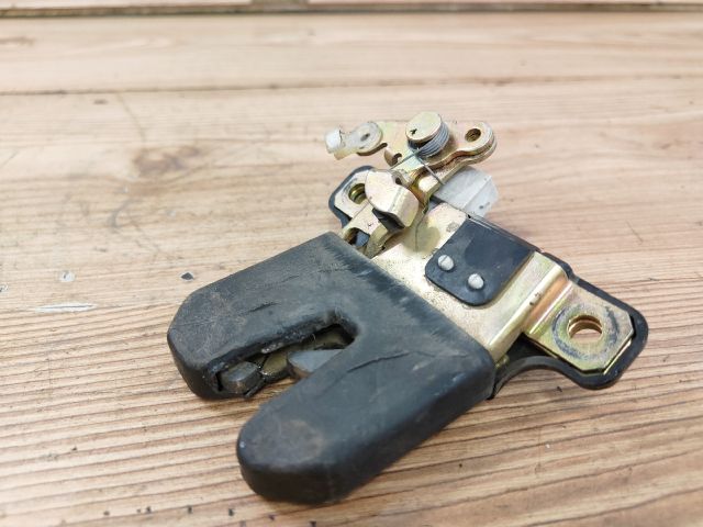 bontott VW PASSAT B5 Csomagtérajtó Zárszerkezet