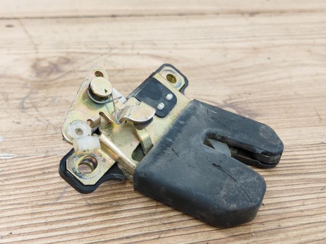 bontott VW PASSAT B5 Csomagtérajtó Zárszerkezet