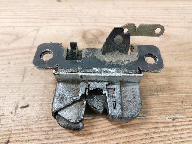 bontott VW PASSAT B5 Csomagtérajtó Zárszerkezet