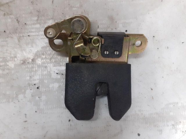 bontott VW PASSAT B5 Csomagtérajtó Zárszerkezet