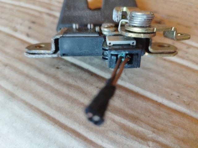 bontott VW PASSAT B5 Csomagtérajtó Zárszerkezet