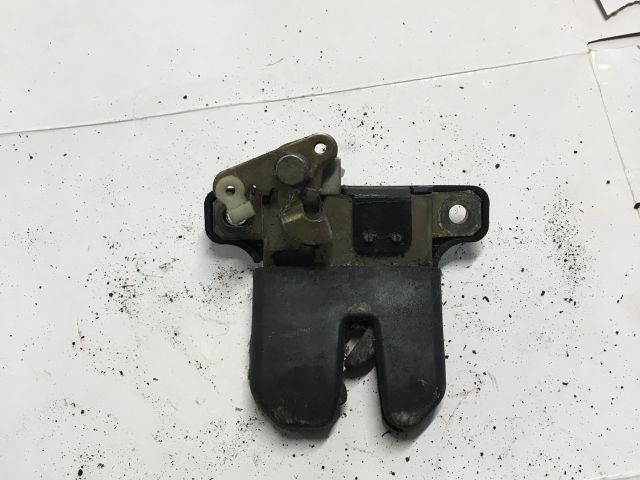 bontott VW PASSAT B5 Csomagtérajtó Zárszerkezet