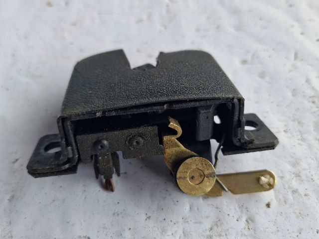 bontott VW PASSAT B5 Csomagtérajtó Zárszerkezet