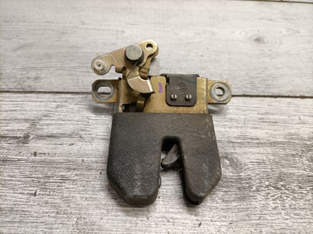 bontott VW PASSAT B5 Csomagtérajtó Zárszerkezet