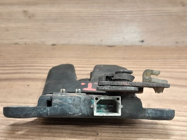 bontott VW PASSAT B5 Csomagtérajtó Zárszerkezet