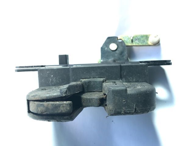 bontott VW PASSAT B5 Csomagtérajtó Zárszerkezet