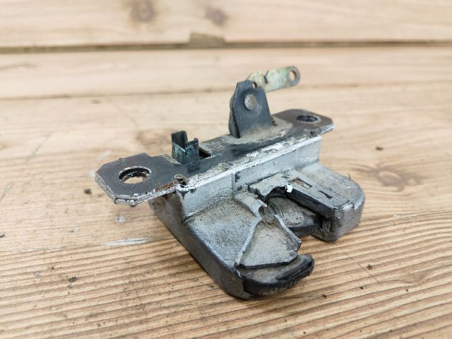 bontott VW PASSAT B5 Csomagtérajtó Zárszerkezet