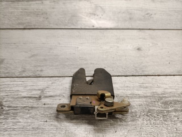 bontott VW PASSAT B5 Csomagtérajtó Zárszerkezet