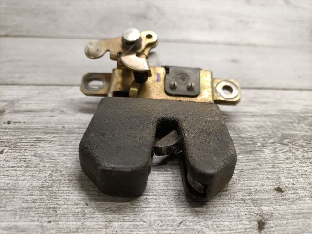 bontott VW PASSAT B5 Csomagtérajtó Zárszerkezet