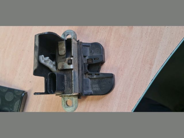 bontott VW PASSAT B5 Csomagtérajtó Zárszerkezet