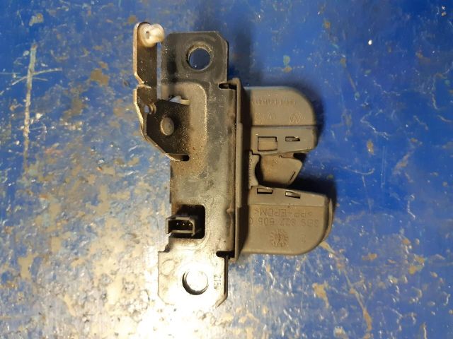 bontott VW PASSAT B5 Csomagtérajtó Zárszerkezet