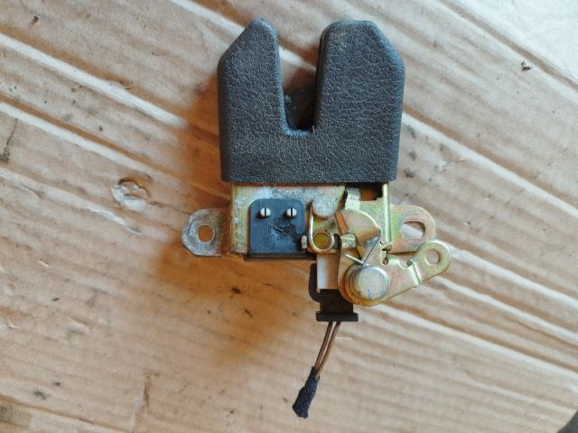 bontott VW PASSAT B5 Csomagtérajtó Zárszerkezet