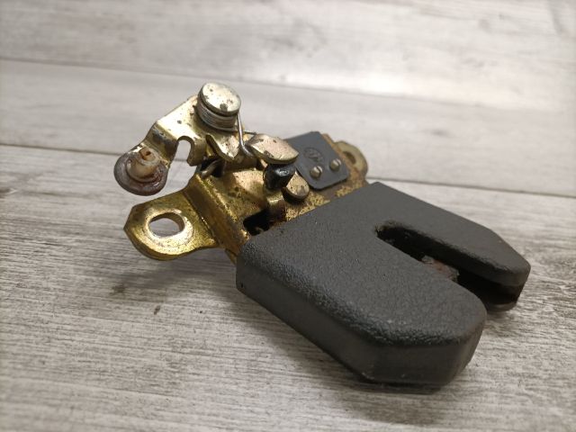 bontott VW PASSAT B5 Csomagtérajtó Zárszerkezet