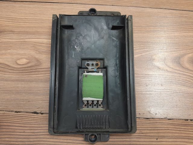 bontott VW PASSAT B5 Előtét Ellenállás Fűtőmotor