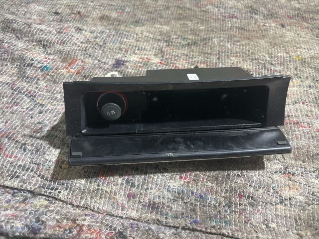 bontott VW PASSAT B5 Első Hamutartó