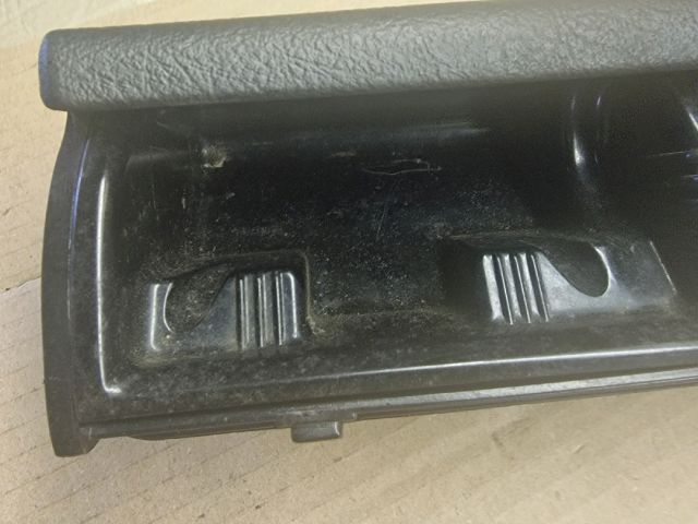 bontott VW PASSAT B5 Első Hamutartó