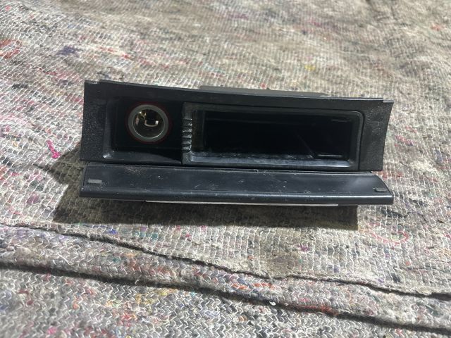 bontott VW PASSAT B5 Első Hamutartó