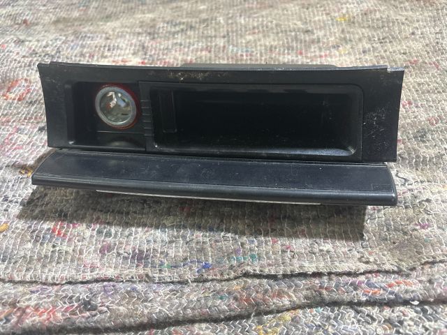 bontott VW PASSAT B5 Első Hamutartó