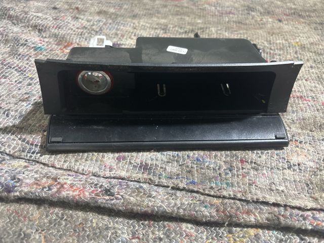 bontott VW PASSAT B5 Első Hamutartó