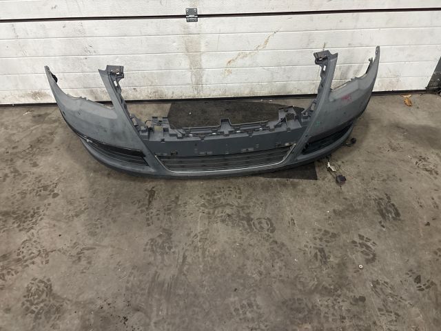 bontott VW PASSAT B5 Első Lökhárító (Részeivel)