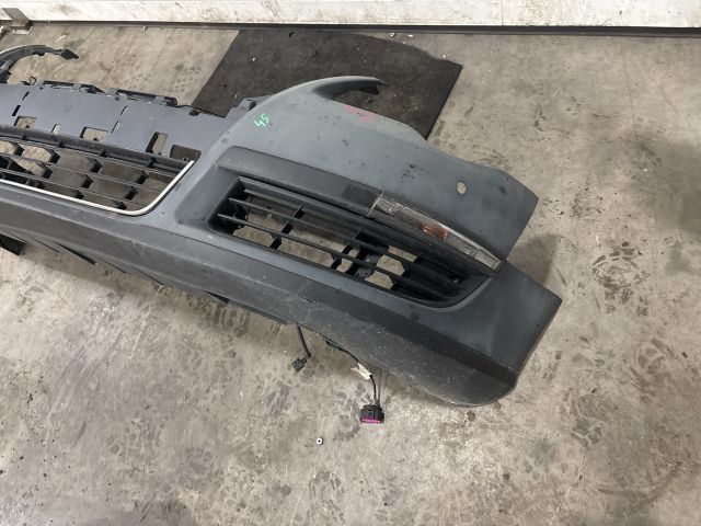 bontott VW PASSAT B5 Első Lökhárító (Részeivel)