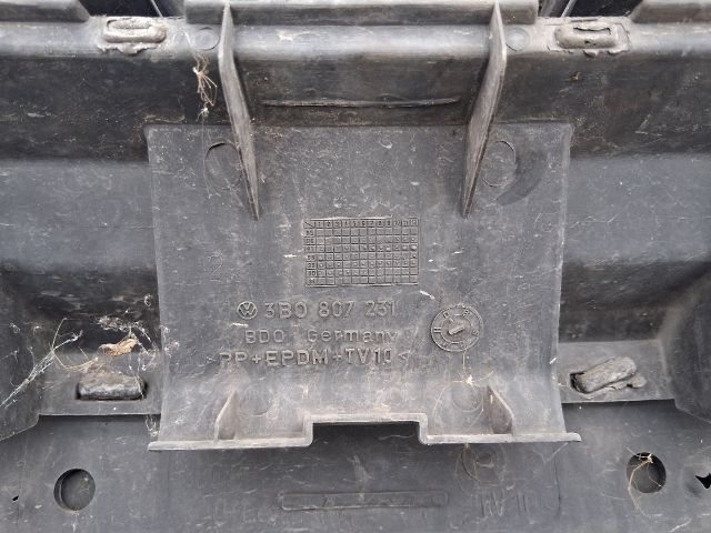 bontott VW PASSAT B5 Első Lökhárító (Részeivel)