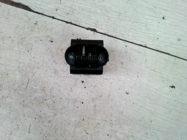 bontott VW PASSAT B5 Fényszórómagasság Állító Kapcsoló