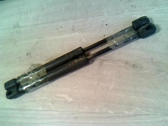 bontott VW PASSAT B5 Gázrugós Kitámasztó Teleszkóp Pár Csomagtérajtó