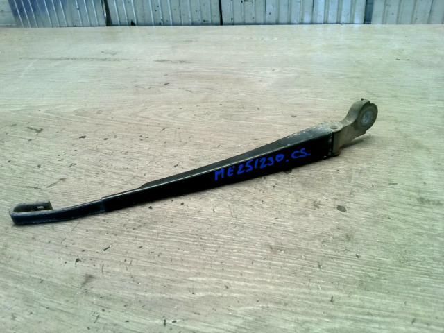 bontott VW PASSAT B5 Hátsó Ablaktörlő Kar