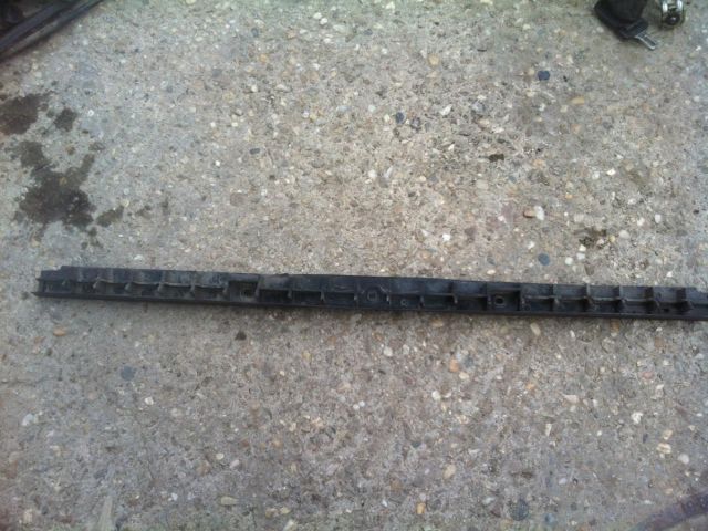 bontott VW PASSAT B5 Hátsó középső Lökhárító Tartó (Műanyag)