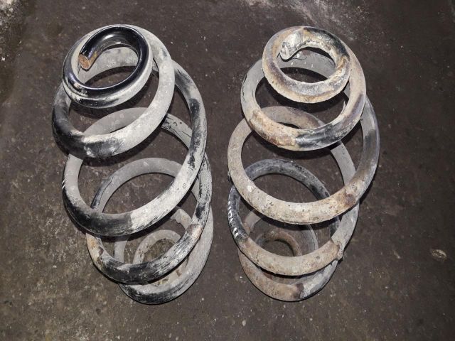 bontott VW PASSAT B5 Hátsó Rugó Pár