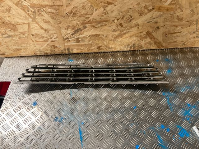 bontott VW PASSAT B5 Hűtőrács