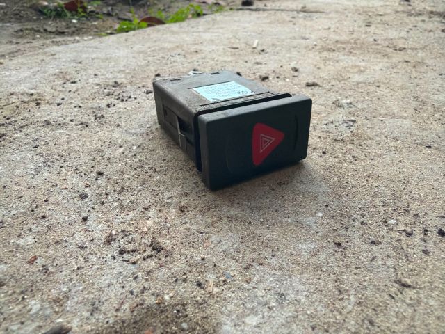 bontott VW PASSAT B5 Irányjelző Relé