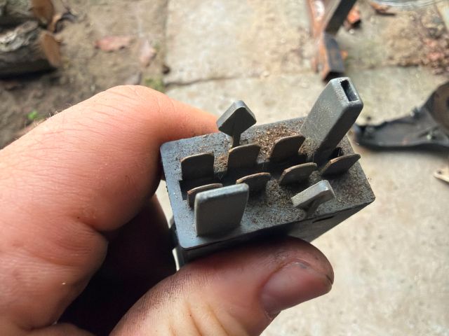 bontott VW PASSAT B5 Irányjelző Relé