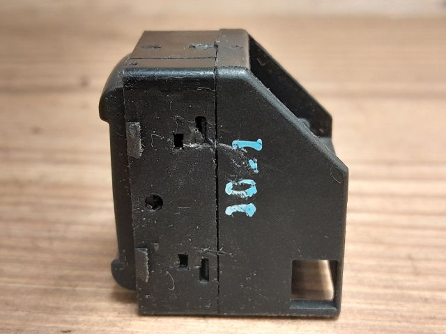 bontott VW PASSAT B5 Jobb első Ablakemelő Kapcsoló