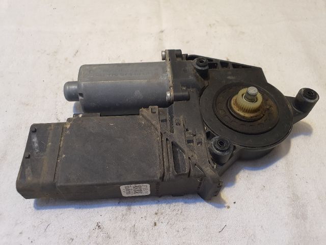 bontott VW PASSAT B5 Jobb első Ablakemelő Motor