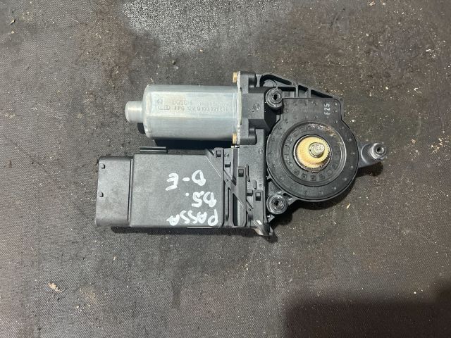 bontott VW PASSAT B5 Jobb első Ablakemelő Motor