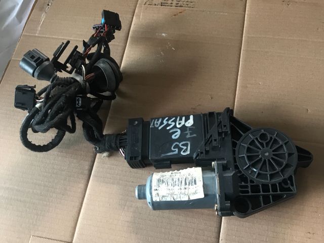 bontott VW PASSAT B5 Jobb első Ablakemelő Motor