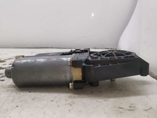 bontott VW PASSAT B5 Jobb első Ablakemelő Motor