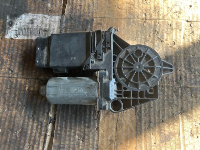 bontott VW PASSAT B5 Jobb első Ablakemelő Motor