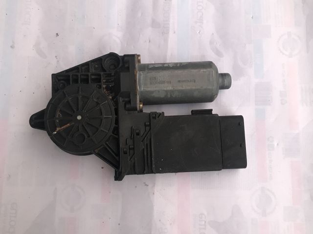 bontott VW PASSAT B5 Jobb első Ablakemelő Motor