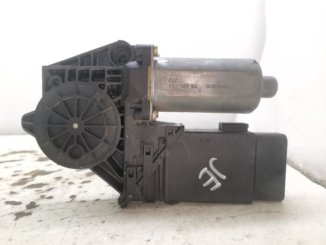 bontott VW PASSAT B5 Jobb első Ablakemelő Motor