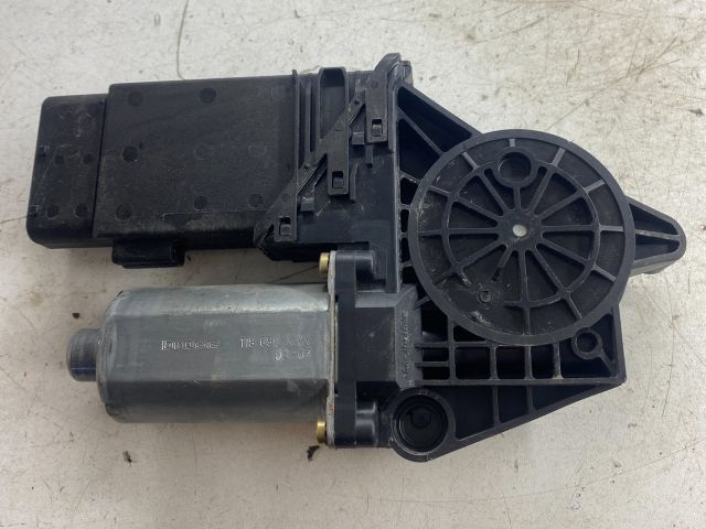 bontott VW PASSAT B5 Jobb első Ablakemelő Motor