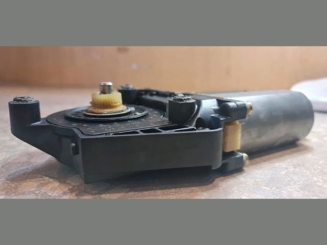 bontott VW PASSAT B5 Jobb első Ablakemelő Motor