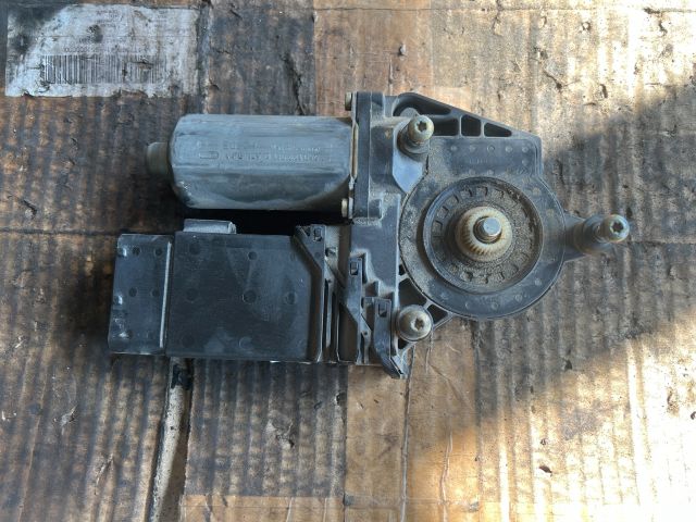 bontott VW PASSAT B5 Jobb első Ablakemelő Motor