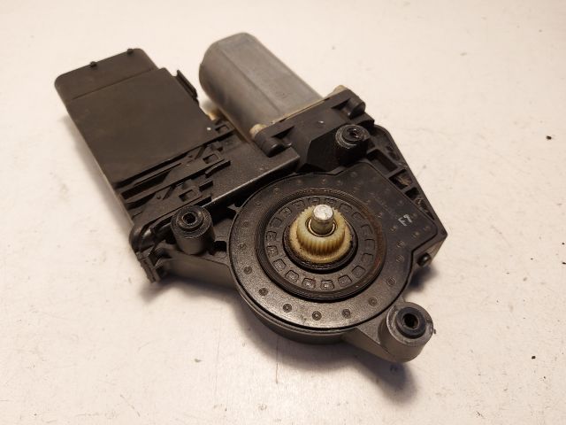 bontott VW PASSAT B5 Jobb első Ablakemelő Motor