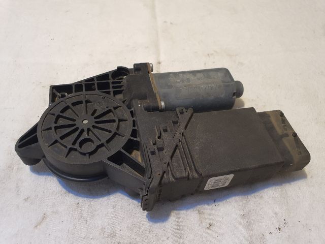 bontott VW PASSAT B5 Jobb első Ablakemelő Motor