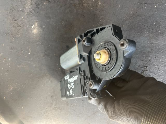 bontott VW PASSAT B5 Jobb első Ablakemelő Motor