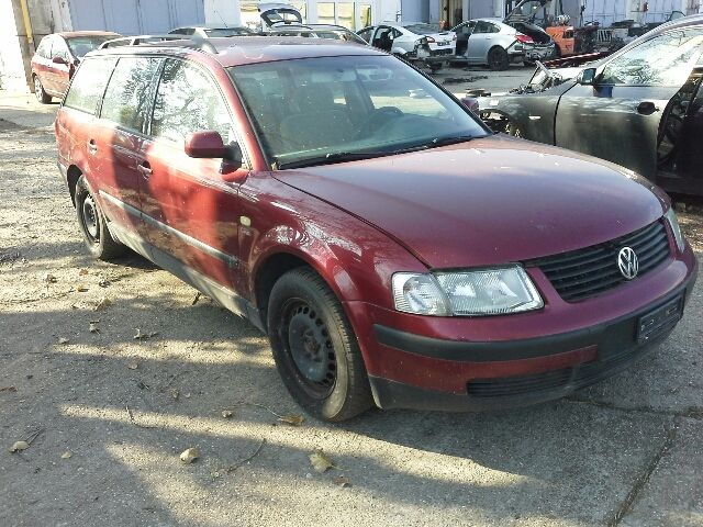 bontott VW PASSAT B5 Jobb első Ajtó (Részeivel)