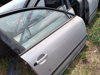 bontott VW PASSAT B5 Jobb első Ajtó (Részeivel)